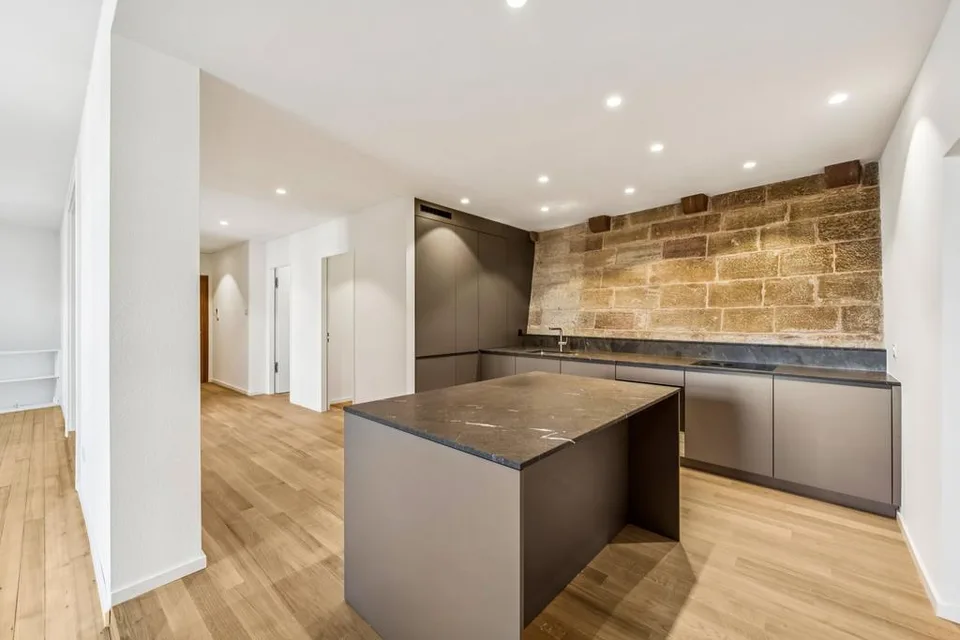 Wohnung im modernen Altbaustil mit Blick auf den Basler Rhein