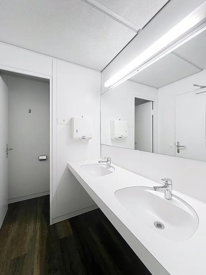 Surface lumineuse de 264 m2 à deux pas de l aéroport