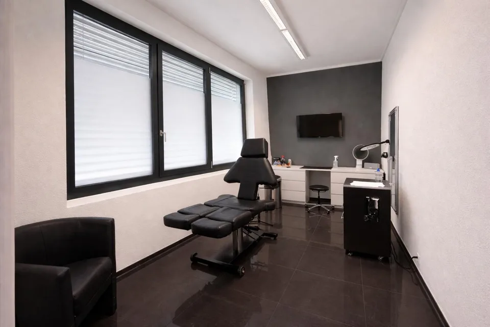 Moderne Gewerbefläche / Studio an Toplage in Dübendorf zu vermieten!