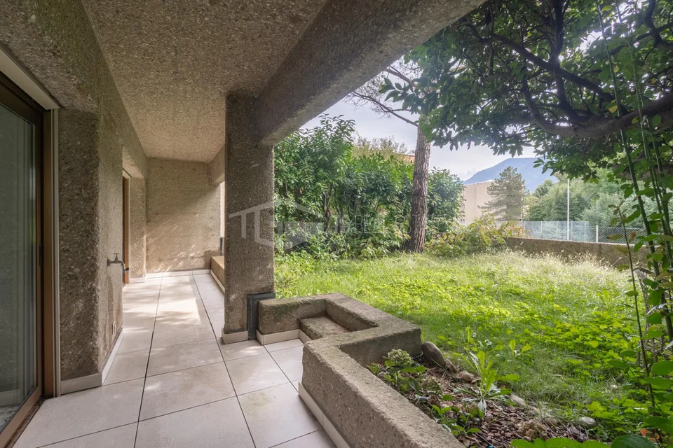 APPARTAMENTO DI 2.5 LOCALI CON GIARDINO
