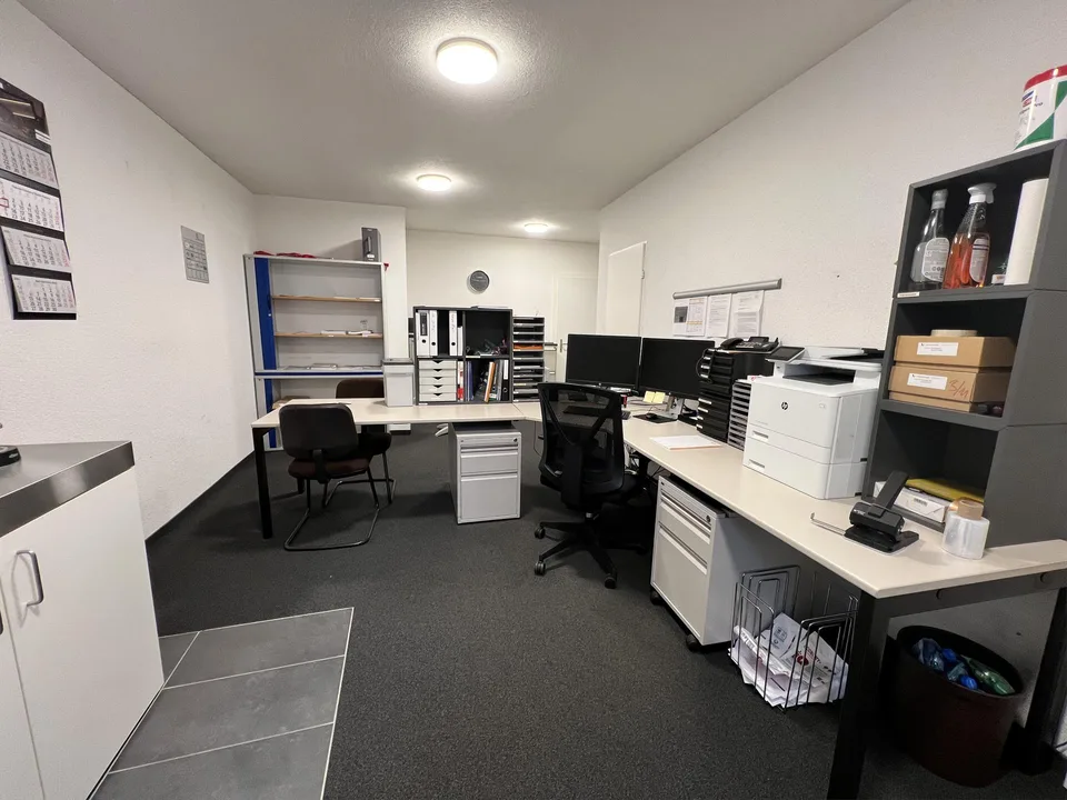 Grosszügige Werkstatt- und Lagerräume mit Büro an zentraler Lage