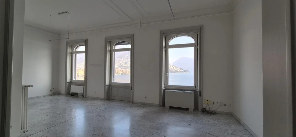 Ufficio di prestigio con vista lago in Via Nassa