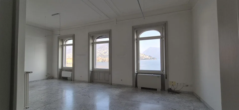 Ufficio di prestigio con vista lago in Via Nassa