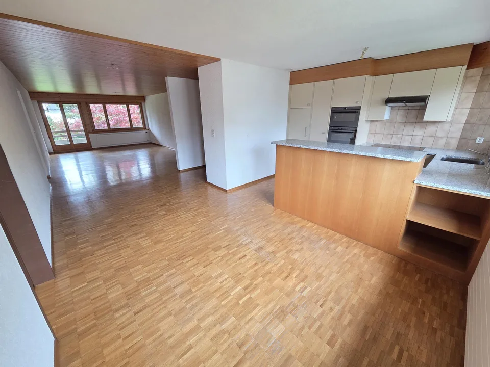 Grosszügige 4.5-Zimmerwohnung mit 2 Nasszellen an ruhiger Lage!
