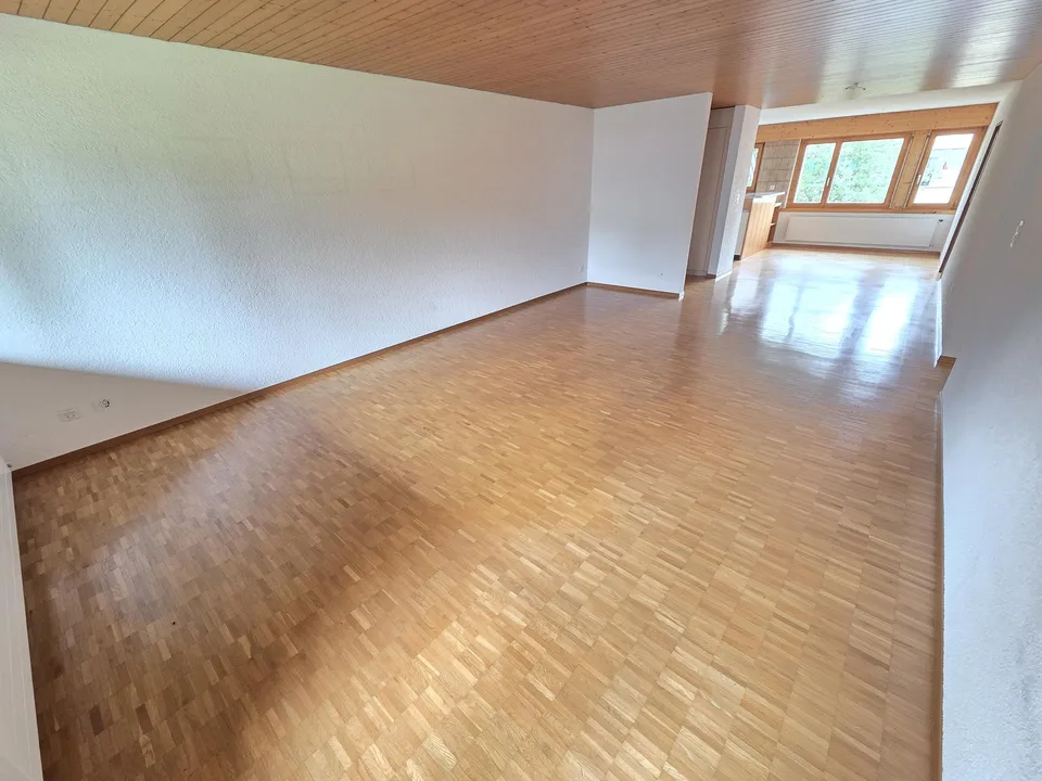 Grosszügige 4.5-Zimmerwohnung mit 2 Nasszellen an ruhiger Lage!