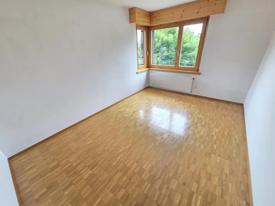 Grosszügige 4.5-Zimmerwohnung mit 2 Nasszellen an ruhiger Lage!