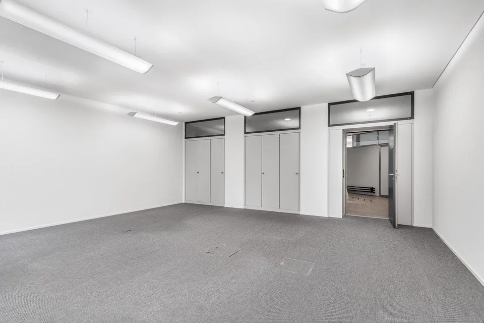 Ausgebaut & bezugsbereit: sofort nutzbare Bürofläche – photo 9 sur 11