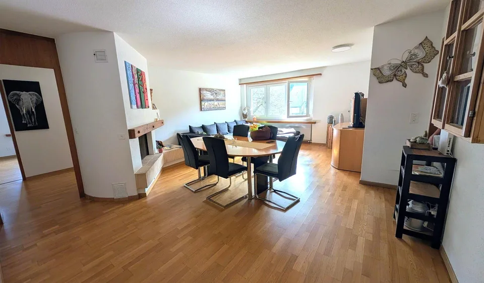 Charmante grosse Wohnung mit Aussicht und zentral gelegen