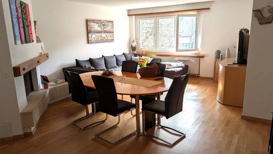 Charmante grosse Wohnung mit Aussicht und zentral gelegen