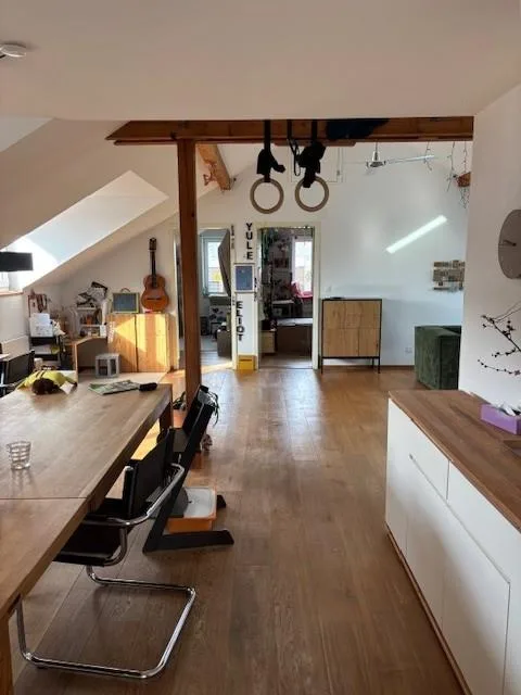 schöne Dachwohnung an ruhiger Lage