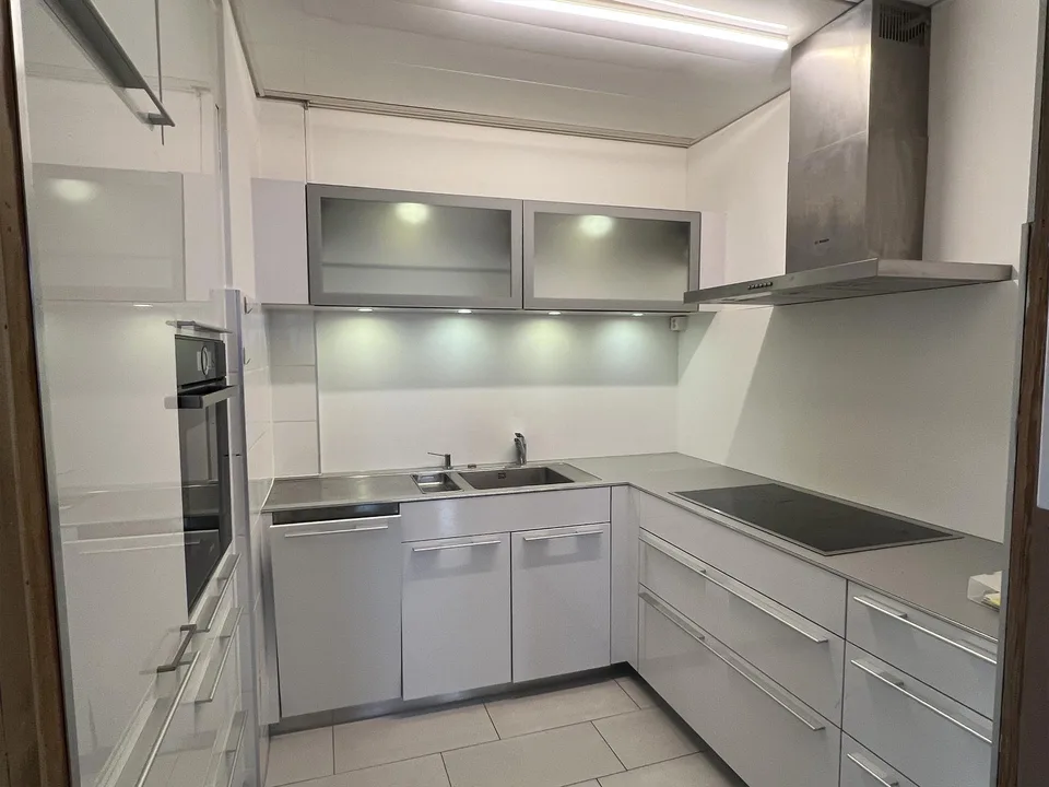 Denkmalgeschützte Altbau-Loft mit offener Raumgestaltung & Terrasse