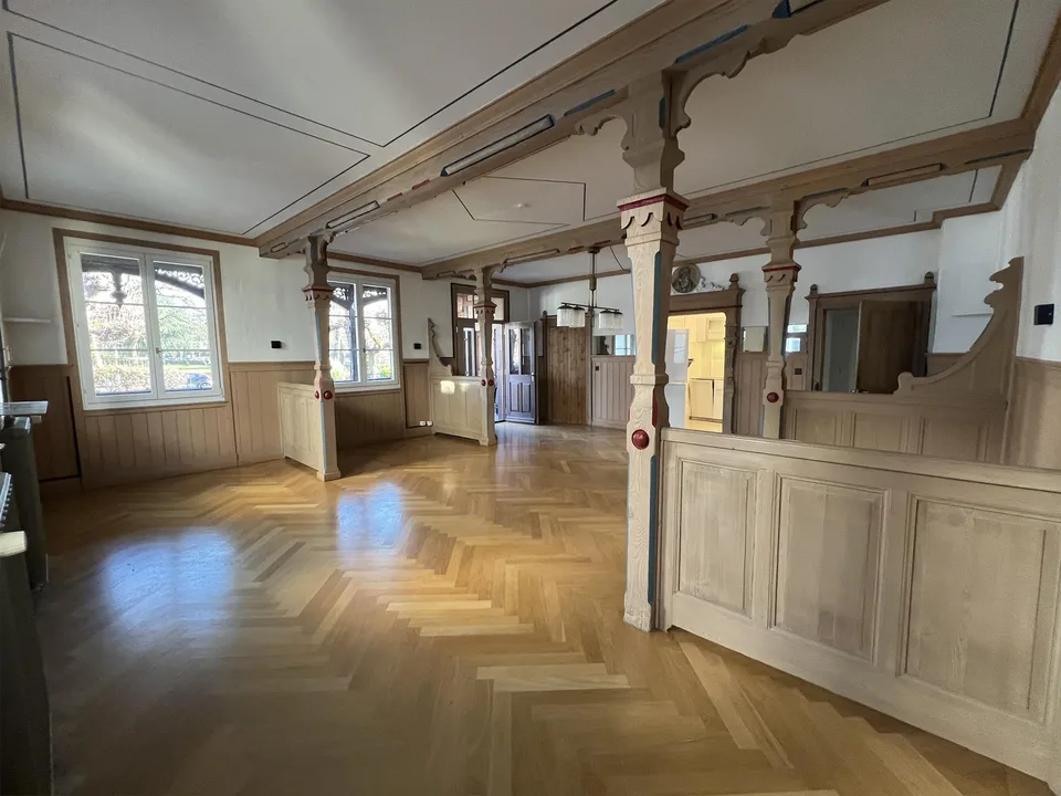 Denkmalgeschützte Altbau-Loft mit offener Raumgestaltung & Terrasse