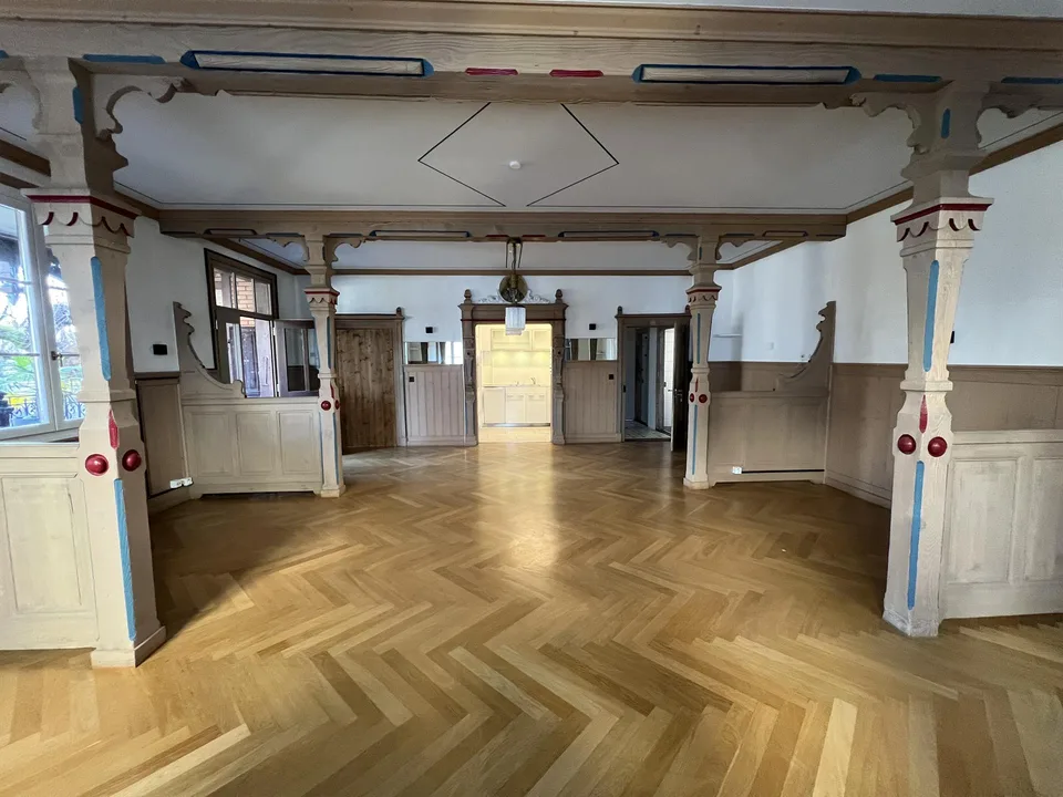 Denkmalgeschützte Altbau-Loft mit offener Raumgestaltung & Terrasse