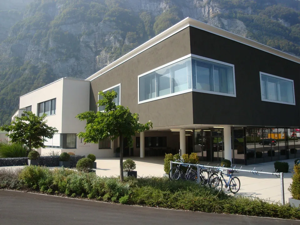 Büro Räumlichkeiten an top Lage im Glarnerland