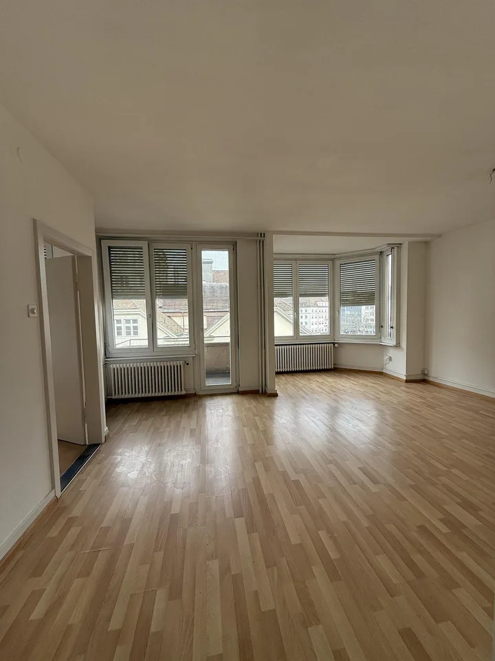 Bürofläche mit Balkon und Top-Lage am Barfüsserplatz