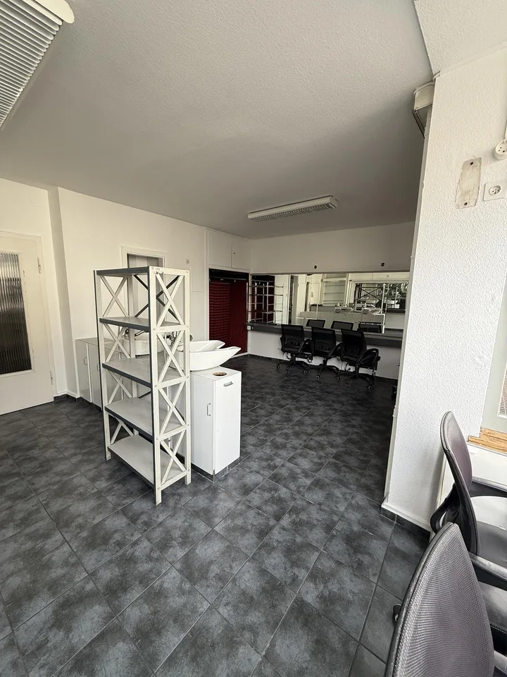 Attraktive Gewerbefläche am Barfüsserplatz –  Coiffeur oder Büro