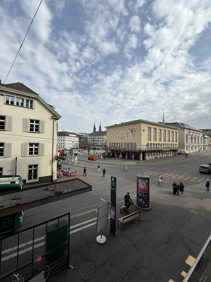 Attraktive Gewerbefläche am Barfüsserplatz –  Coiffeur oder Büro