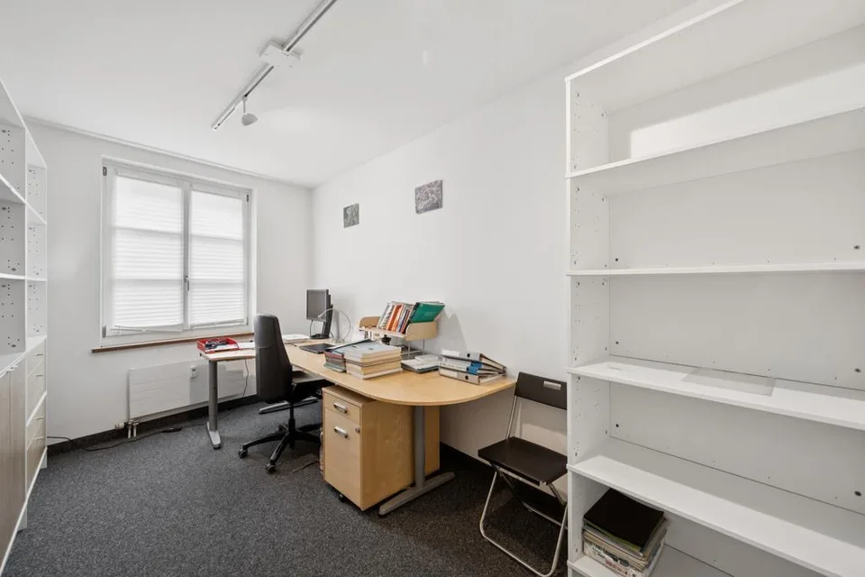 Büro zu vermieten im historischen Gebäude Zur Guldin Rosen 1432