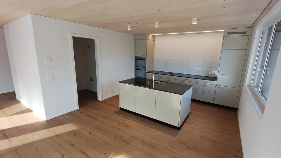 ERSTVERMIETUNG: 5 Zi-Attika Wohnung (3OG) 140m2 mit Loggia