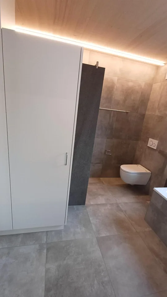 ERSTVERMIETUNG: 5 Zi-Attika Wohnung (3OG) 140m2 mit Loggia
