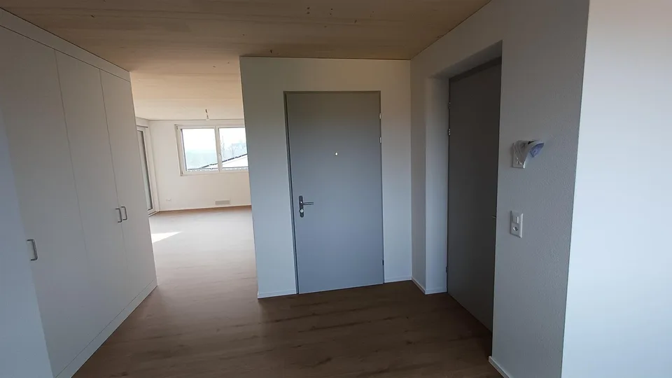 ERSTVERMIETUNG: 5 Zi-Attika Wohnung (3OG) 140m2 mit Loggia