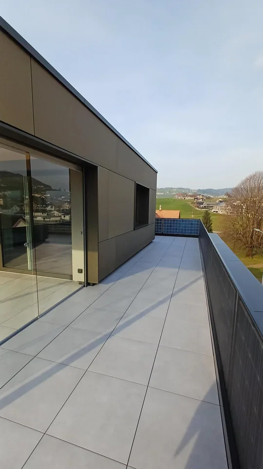 ERSTVERMIETUNG: 5 Zi-Attika Wohnung (3OG) 140m2 mit Loggia