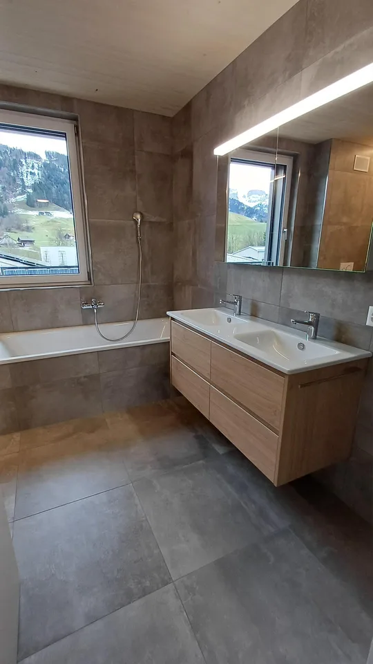 ERSTVERMIETUNG: 5 Zi-Attika Wohnung (3OG) 140m2 mit Loggia