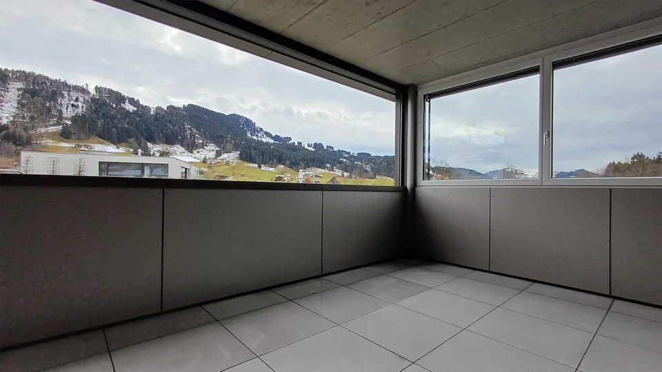 ERSTVERMIETUNG: 3.5 Zimmer Wohnung (2OG West) 88m2 mit Loggia