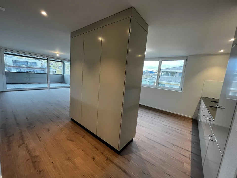 ERSTVERMIETUNG: 3.5 Zimmer Wohnung (2OG West) 88m2 mit Loggia