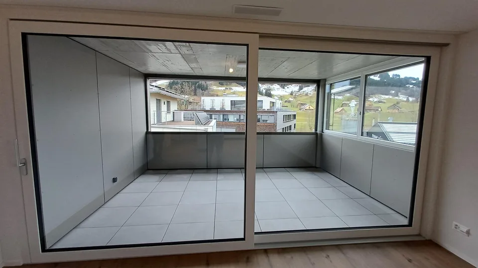 ERSTVERMIETUNG: 3.5 Zimmer Wohnung (2OG West) 88m2 mit Loggia