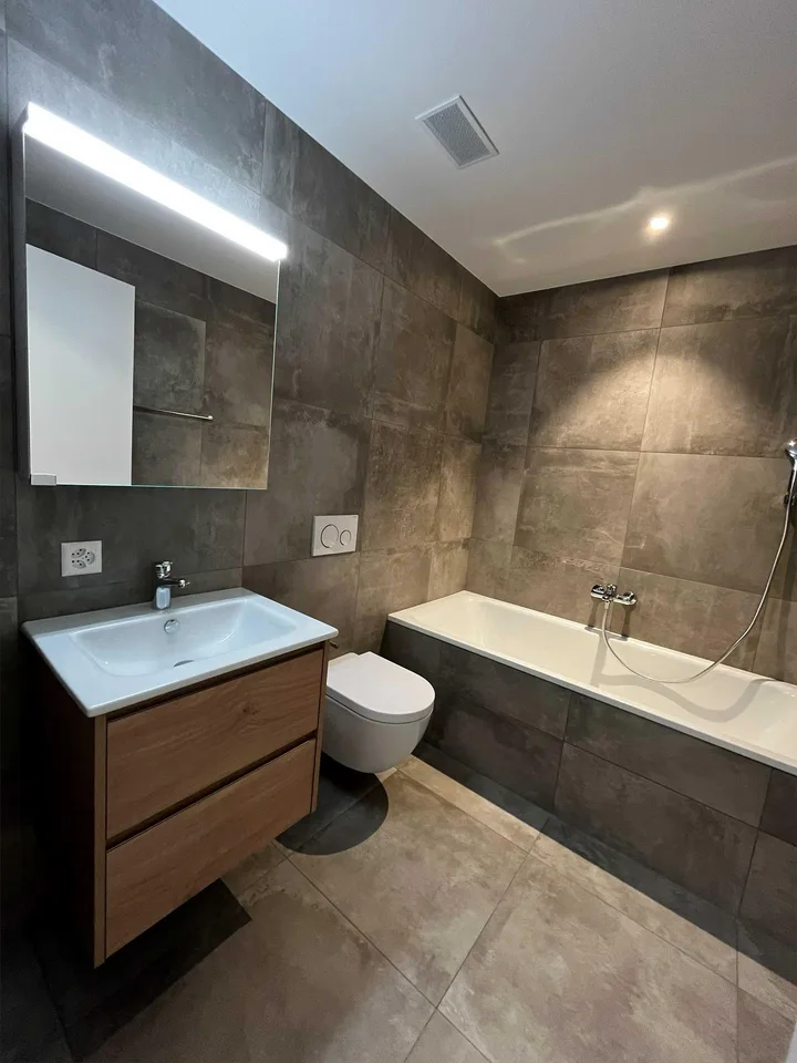ERSTVERMIETUNG: 3.5 Zimmer Wohnung (2OG West) 88m2 mit Loggia