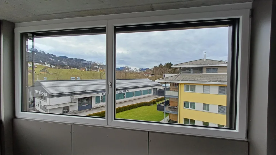 ERSTVERMIETUNG: 3.5 Zimmer Wohnung (2OG West) 88m2 mit Loggia