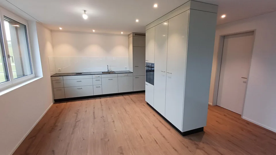 ERSTVERMIETUNG: 3.5 Zimmer Wohnung (1OG West) 88m2 mit Loggia