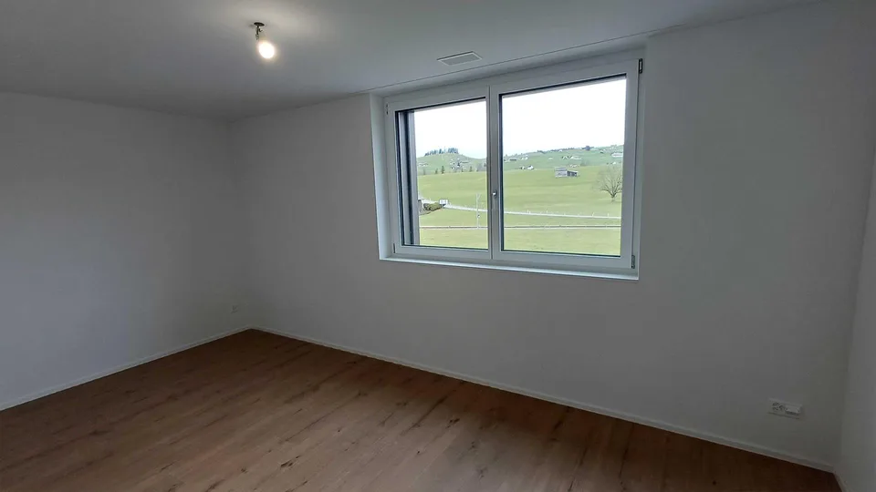 ERSTVERMIETUNG: 3.5 Zimmer Wohnung (1OG West) 88m2 mit Loggia – photo 8 of 9
