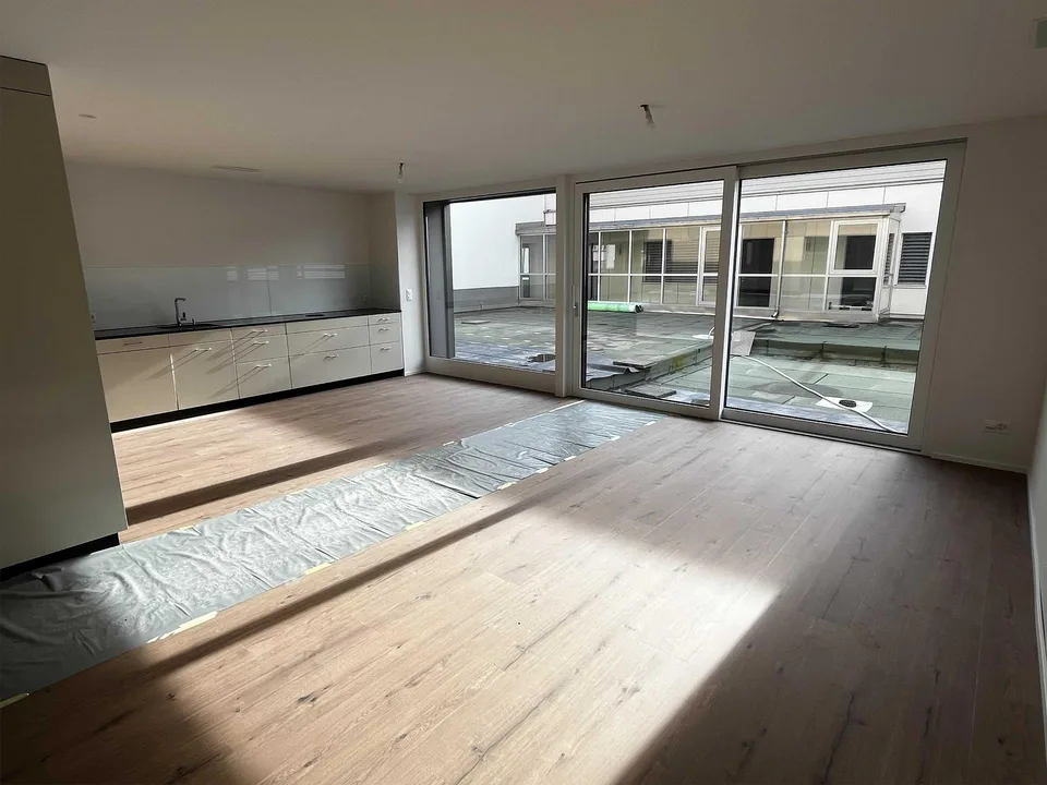 ERSTVERMIETUNG: 3.5 Zimmer Wohnung (1OG Süd) 102m2 mit Terrasse