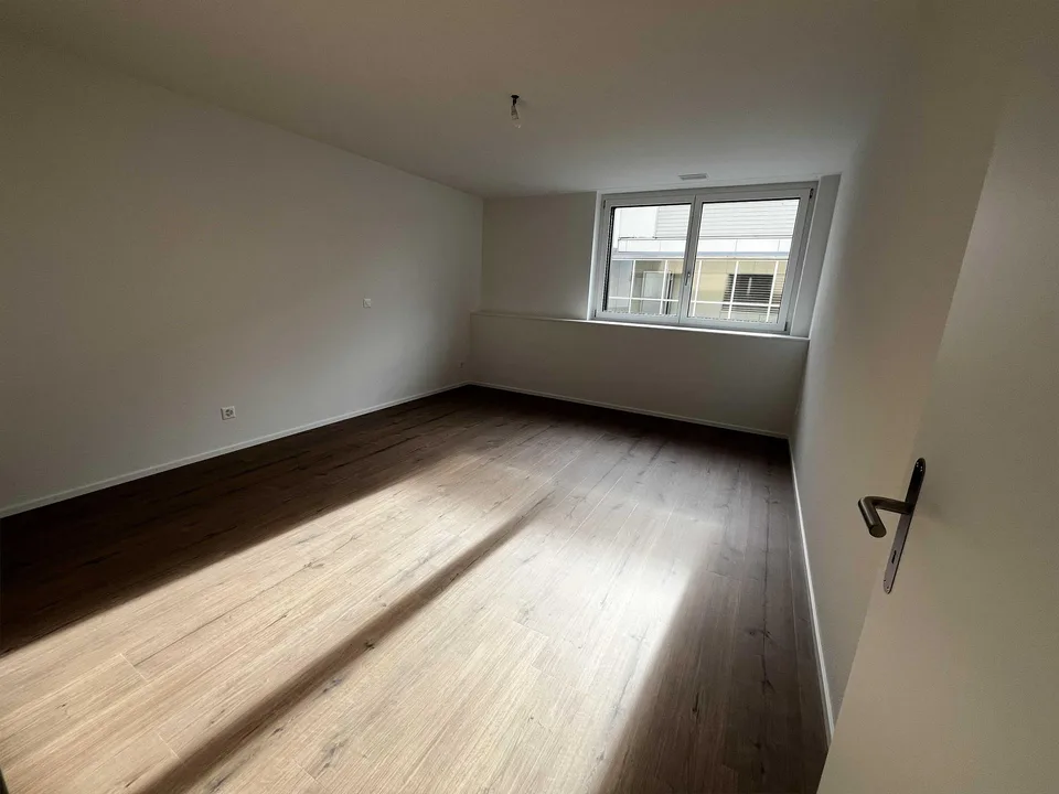 ERSTVERMIETUNG: 3.5 Zimmer Wohnung (1OG Süd) 102m2 mit Terrasse