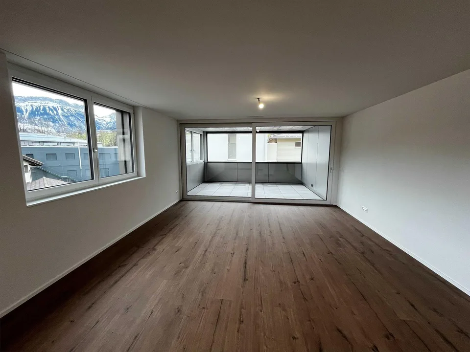 ERSTVERMIETUNG:  4.5 Zimmer Wohnung (1OG Ost) mit Loggia