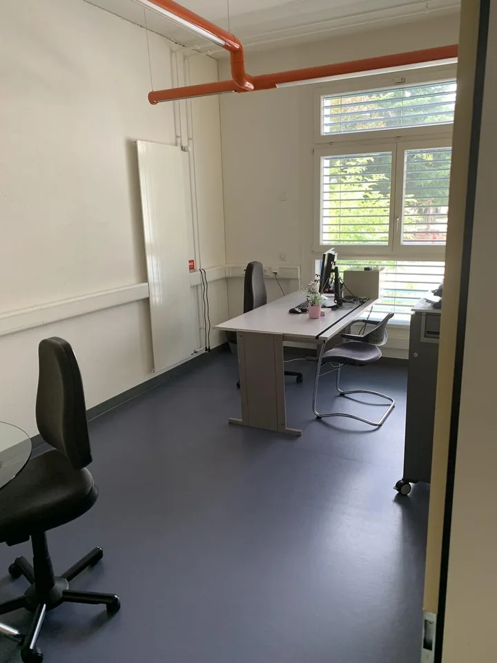 La Tour-de-Peilz, dans l'immeuble abritant la Poste - bureaux au rez