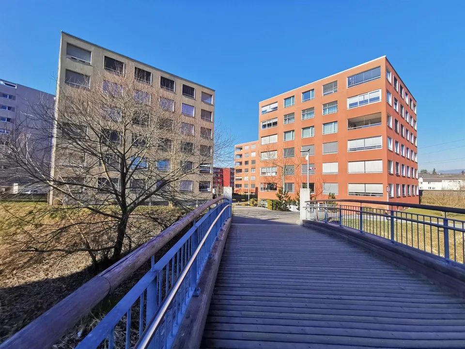Einstellhallenplatz in der Nähe des Bahnhofes Lyss