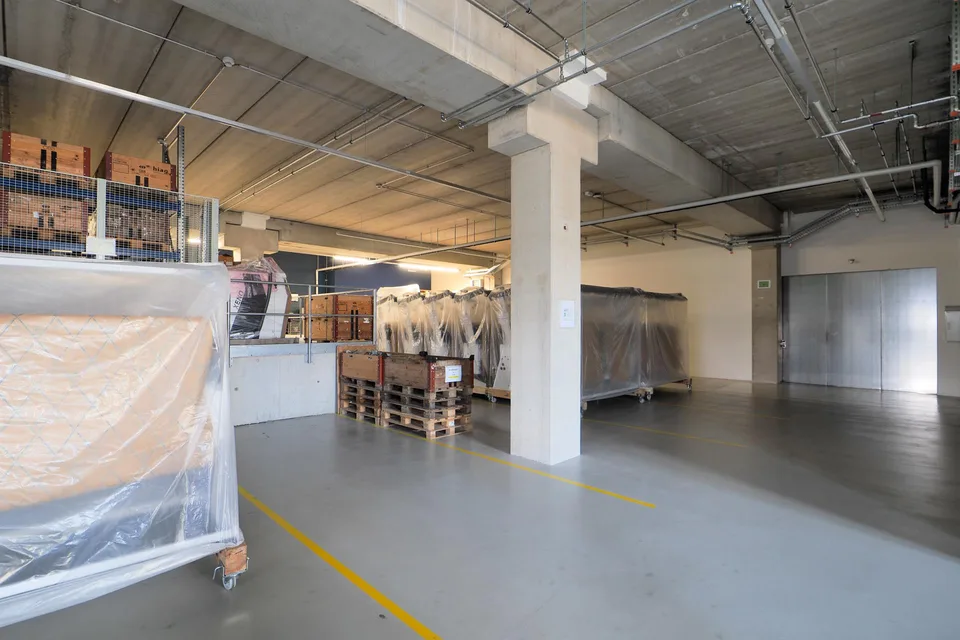 Attraktive neuwertige Gewerbefläche mit Lagerhallen, Büro, Rampe! – Foto 6 von 22