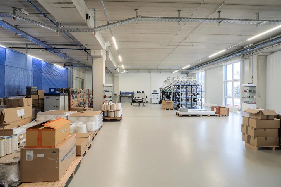 Attraktive neuwertige Gewerbefläche mit Lagerhallen, Büro, Rampe! – Foto 16 von 22