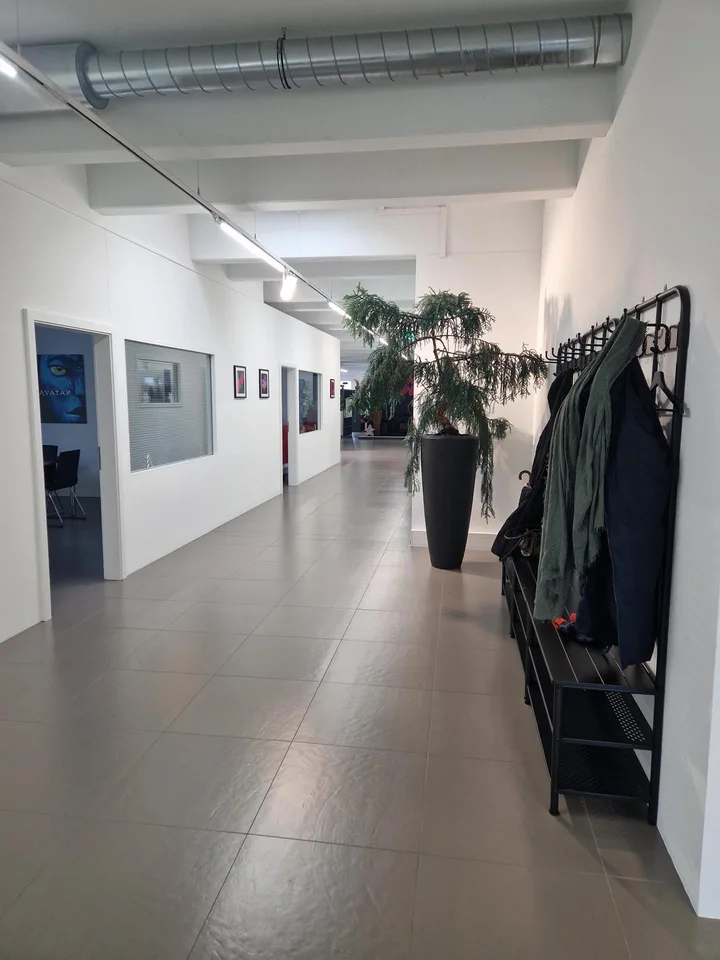 Topmoderne Büro-/Praxisräume - auch Gesamtfläche bis zu 840m2 möglich!