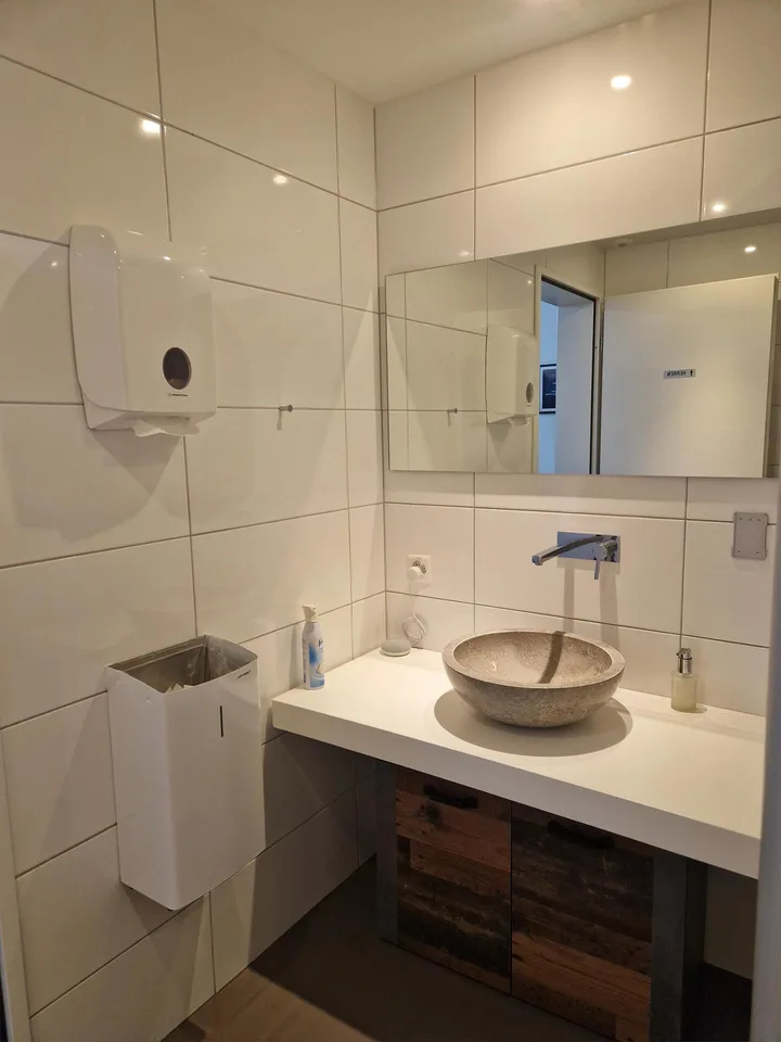 Topmoderne Büro-/Praxisräume - auch Gesamtfläche bis zu 840m2 möglich! – photo 10 sur 14