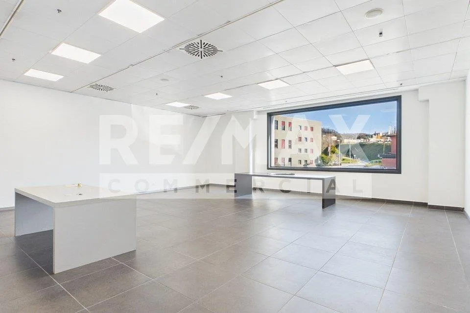 Mendrisio – Ampio spazio commerciale con visibilità