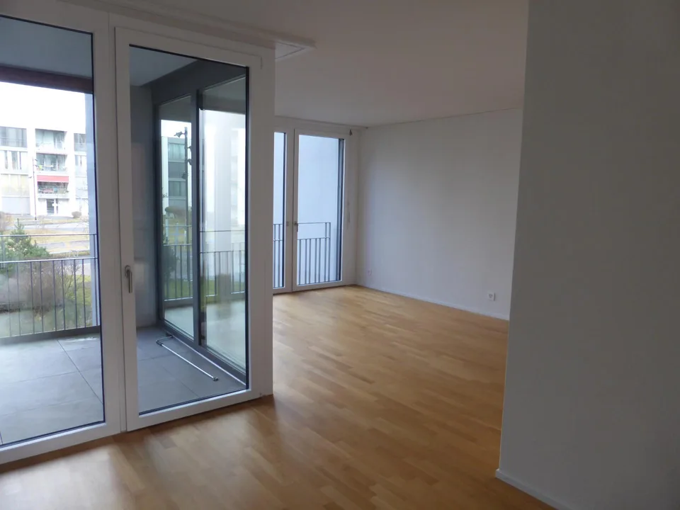 neuwertige 4.5 ZWG in Bern Brünnen