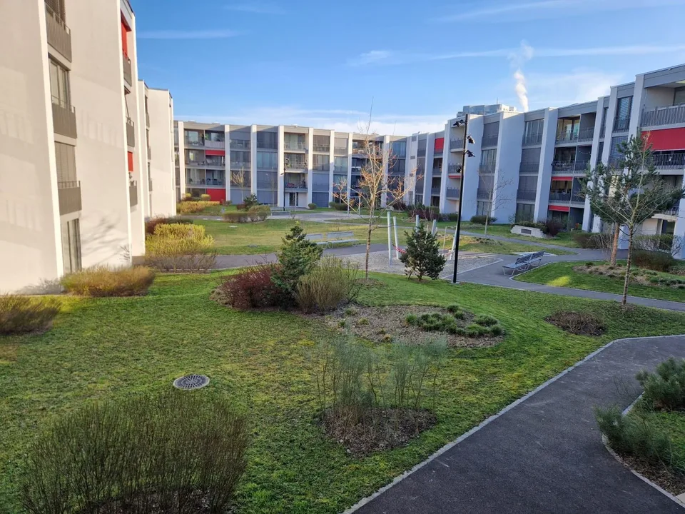 neuwertige 4.5 ZWG in Bern Brünnen