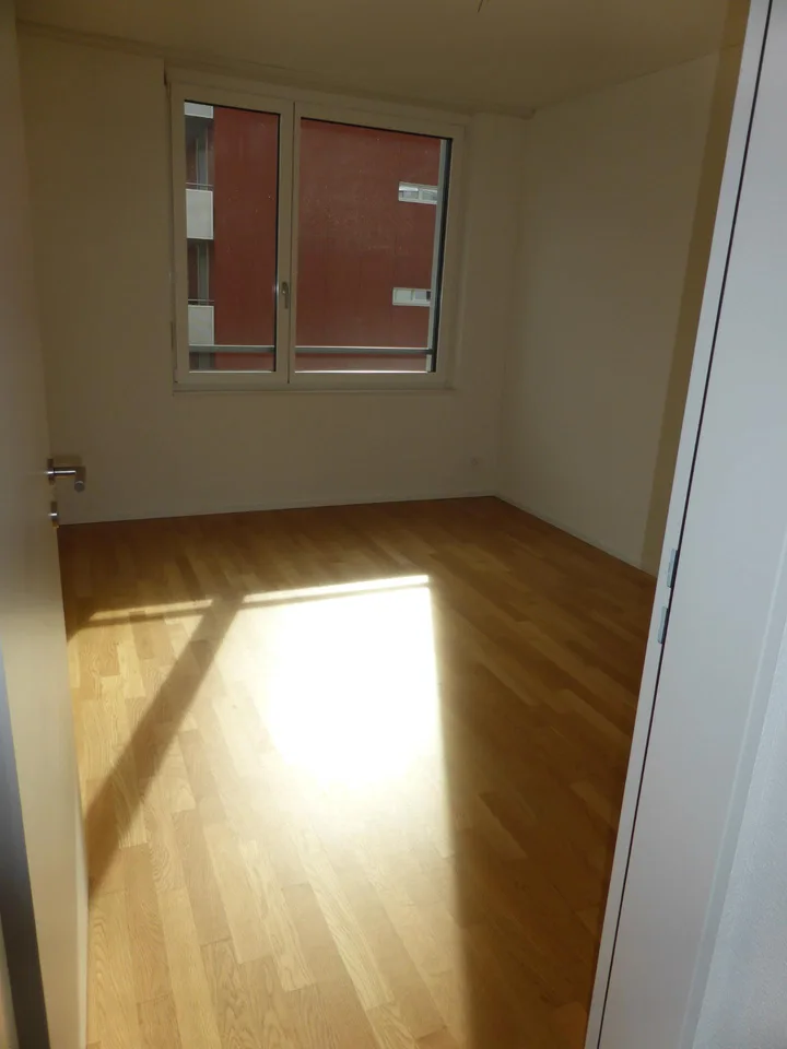 neuwertige 4.5 ZWG in Bern Brünnen