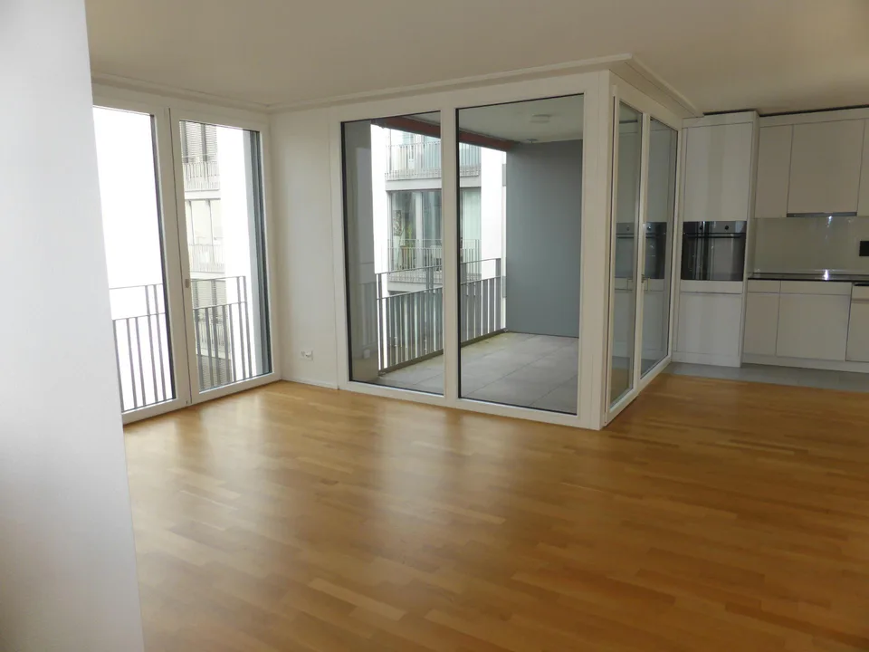 neuwertige 4.5 ZWG in Bern Brünnen