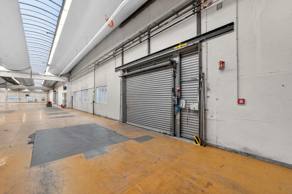 Büroflächen von 270 m² bis 700 m² für Unternehmen mit Produktion, L... – photo 10 sur 15
