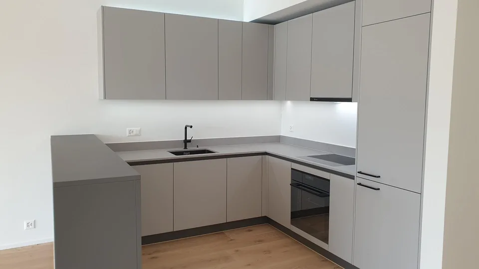 Gekühlte moderne 1.5-Zimmer-Gartenwohnung mit Terrasse